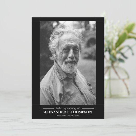 Modern zwart-wit in liefdevol geheugen bedankkaart (Staand voorkant)