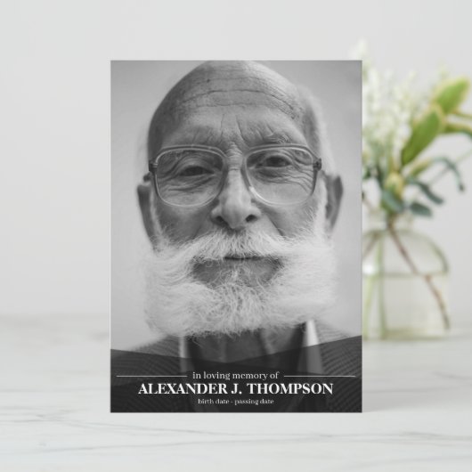 Modern zwart-wit in liefdevol geheugen bedankkaart (Staand voorkant)