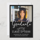 Modern zwart-wit klasse van 2025 Afstudeerder Pet Aankondiging (Voorkant)