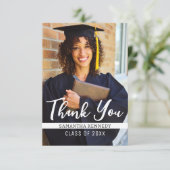 Modern zwart-wit klasse van 2025 Afstudeerder Pet Bedankkaart (Staand voorkant)