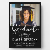 Modern zwart-wit klasse van 2025 Afstudeerder Pet Fotoplaat (voorkant)