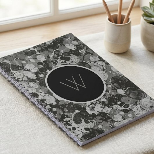 Modern zwart-wit marmer spiraal monogram notitieboek