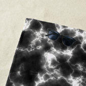 Modern zwart-wit marmeren patroon strandlaken (In situ)