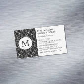 Modern zwart-wit monogram hartenpatroon magnetisch visitekaartje (Voorbeeld)