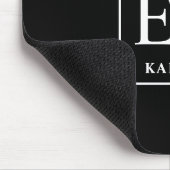 Modern zwart-wit monogram muismat (Hoek)