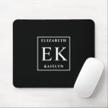 Modern zwart-wit monogram muismat<br><div class="desc">De Modern Black and White Monogram Muismat combineert een strak design met gepersonaliseerde sophisticatie. Met een minimalistisch zwart-wit kleurenpalet is deze muismat zowel stijlvol als functioneel. Het aanpasbare monogram voegt een persoonlijk tintje toe, waardoor het een perfect accessoire is voor uw thuis- of kantoor-werkruimte. Ontworpen met een glad oppervlak voor...</div>