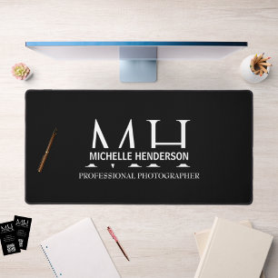 Modern zwart-wit monogram zakelijk logo bureaumat