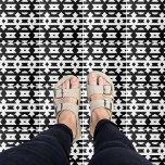 Modern zwart-wit op Art Geometric Pattern Tegeltje<br><div class="desc">Deze keramische tegel is voorzien van een hedendaags decoratief ontwerp dat een abstract patroon laat zien dat tot stand wordt gebracht door een opstelling van zwarte en witte geometrische vormen. Zijn textuur creëer een optisch illusie effect dat visuele diepte en belang aan om het even welke ruimte toevoegt.</div>