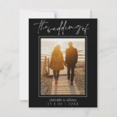 Modern Zwart Wit Script Foto Bruiloft uitnodiging (Voorkant)