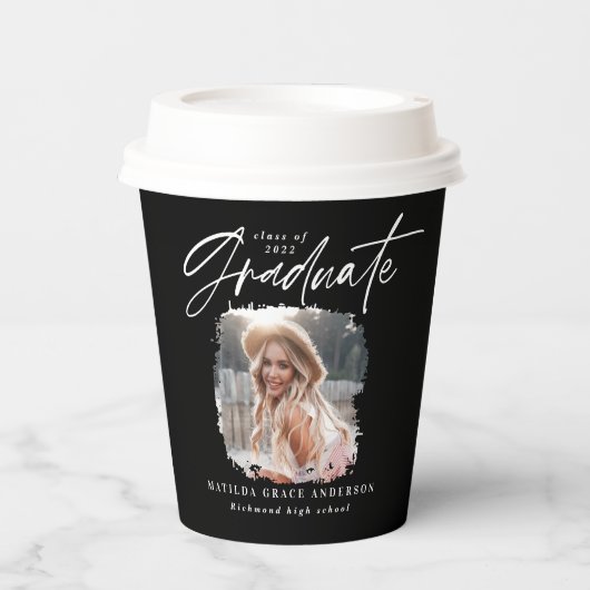 Modern zwart wit script foto elegant afstuderen papieren bekers (Voorkant)