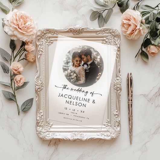 Modern zwart wit script foto minimale bruiloft acryl uitnodigingen