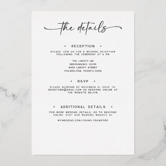 Modern zwart wit script foto minimale bruiloft folie uitnodiging (Achterkant)