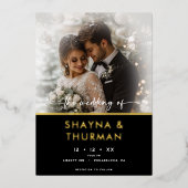 Modern zwart wit script foto minimale bruiloft folie uitnodiging (Voorkant)