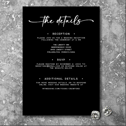 Modern zwart wit script Minimale bruiloft details Informatiekaartje