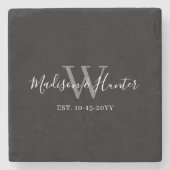 Modern Zwart Wit Script Monogram Passen getrouwd Stenen Onderzetter (Voorkant)
