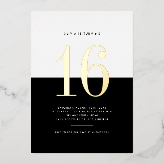 Modern Zwart-wit Sweet Sixteen Gold Foil Folie Uitnodiging (Voorkant)