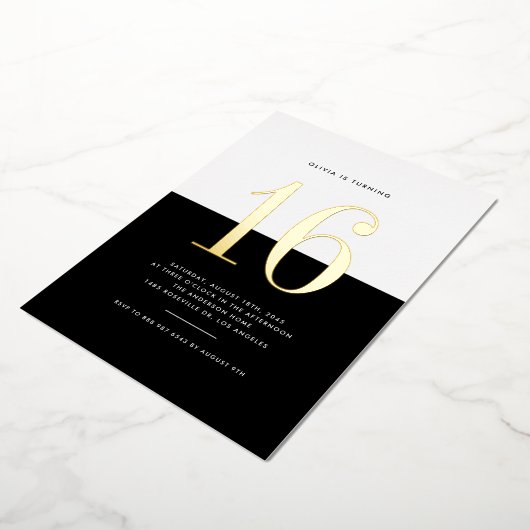 Modern Zwart-wit Sweet Sixteen Gold Foil Folie Uitnodiging (Gedraaid)