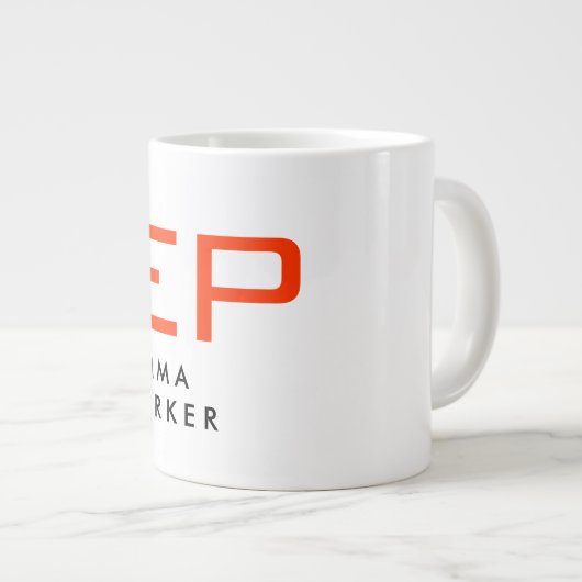 Modern zwart wit trendy rood monogram grote koffiekop (Voorkant rechts)