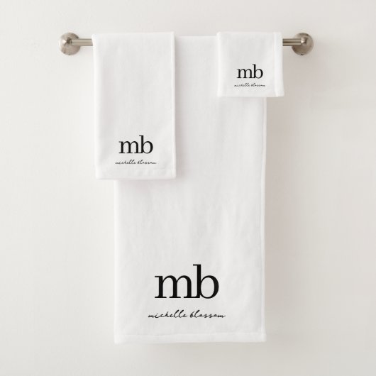 Modern Zwart Wit Trendy Script Initiaal Monogram Bad Handdoek (Insitu)