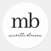 Modern Zwart Wit Trendy Script Initiaal Monogram Ronde Sticker (Voorkant)