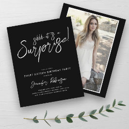 Modern Zwart Wit Verrassing Sweet 16 Invites