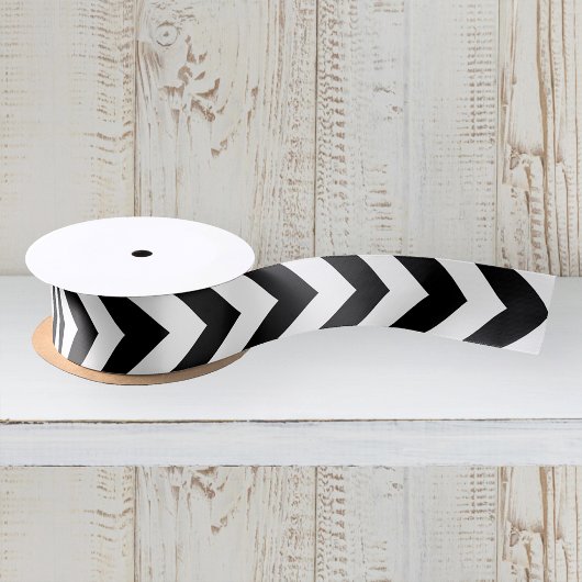 Modern zwart-wit zigzag-chevronpatroon satijnen lint
