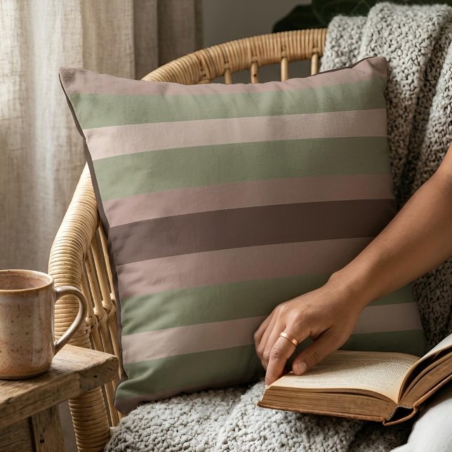 Moderna Linear | Vergrijzde Salie & Theeroos Kussen (Lifestyle Shot)