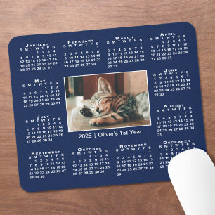 Moderne 2025 Kalender Uw fotonaam op Navy Blue Muismat