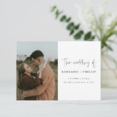 Moderne 2 foto eenvoudige bruiloft Uitnodiging (Staand voorkant)