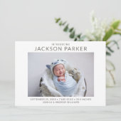 Moderne 2 foto jongen geboorte aankondiging (Staand voorkant)