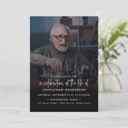 Moderne 2-foto Viering van het Leven Uitnodiging (Staand voorkant)