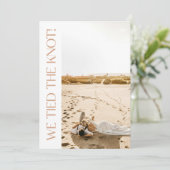 Moderne 2-Foto 'We Tied The Knot' Elopement Aankondiging (Staand voorkant)