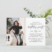 Moderne 30e verjaardag Party Fotoscript Typografie Kaart (Staand voorkant)
