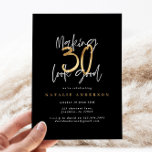 Moderne 30e verjaardag typografie zwart en goud<br><div class="desc">Moderne 30e verjaardagtypografie,  uitnodiging voor een zwarte en goudjarige verjaardag. Het moderne monochrome ontwerp van de manuscripttekst. Een deel van een collectie.</div>