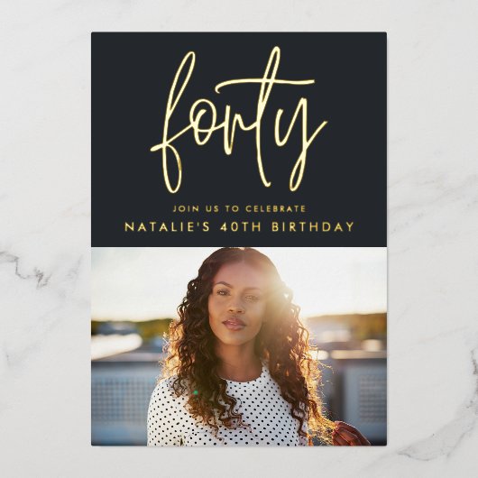 Moderne 40e verjaardag folie stijlvol elegant scri folie uitnodiging (Voorkant)