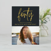Moderne 40e verjaardag folie stijlvol elegant scri folie uitnodiging (Staand Voorkant)