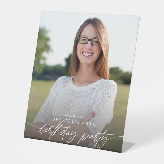Moderne 40e verjaardag Party Fotoscript Typografie Reclamebord Met Voetstuk (Voorkant)