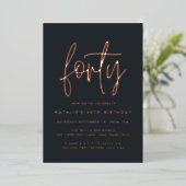 Moderne 40e verjaardag stijlvol elegante script folie uitnodiging (Staand Voorkant)