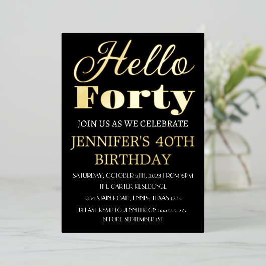 Moderne 40e verjaardag zwarte goudolie QR-code vee Folie Uitnodiging (Staand Voorkant)