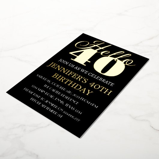 Moderne 40e verjaardag zwarte goudolie QR-code vee Folie Uitnodiging (Gedraaid)