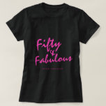 Moderne 50 Fabulous Custom Name 50th Birthday Gift T-shirt<br><div class="desc">Vier het draaien van 50 in stijl met deze moderne zwarte en roze aangepaste naam 50e verjaardag T-shirt met de tekst vijftig en fantastisch in helder roze elegant script. Voeg eenvoudig jouw naam toe aan dit vijftigste verjaardagsfeest t-shirt. Perfect verjaardagscadeau voor een moderne, stijlvolle en elegante 50-jarige. Exclusief voor u...</div>
