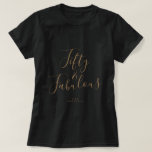 Moderne 50 Fabulous Custom Name 50th Birthday Gift T-shirt<br><div class="desc">Viel het draaien 50 in stijl met deze moderne zwarte en gouden douanenaam 50e verjaardag t-shirt met de tekst vijftig en fabelachtig in elegant goudmanuscript. Voeg gewoon jouw naam toe aan dit 50e verjaardagsfeest T-shirt. Perfect verjaardagscadeau voor een moderne, stijlvolle en elegante 50-jarige. Exclusief voor u ontworpen door Happy Dolphin...</div>