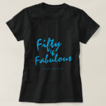 Moderne 50 Fabulous Custom Name 50th Birthday Gift T-shirt<br><div class="desc">Vier het draaien van 50 in stijl met deze moderne zwarte en blauwe aangepaste naam 50e verjaardag T-shirt met de tekst vijftig en fantastisch in helder blauw elegant script. Voeg eenvoudig jouw naam toe aan dit vijftigste verjaardagsfeest t-shirt. Perfect verjaardagscadeau voor een moderne, stijlvolle en elegante 50-jarige. Exclusief voor u...</div>