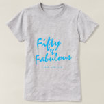 Moderne 50 Fabulous Custom Name 50th Birthday Gift T-shirt<br><div class="desc">Vier het draaien van 50 in stijl met deze moderne grijze en felblauwe aangepaste naam 50e verjaardag T-shirt met de tekst vijftig en fantastisch in zwart elegant script. Voeg eenvoudig jouw naam toe aan dit vijftigste verjaardagsfeest t-shirt. Perfect verjaardagscadeau voor een moderne, stijlvolle en elegante 50-jarige. Exclusief voor u ontworpen...</div>