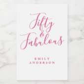 Moderne 50 Fabulous Pink Custom Name 50th Birthday Wijn Etiket (Enkel label)
