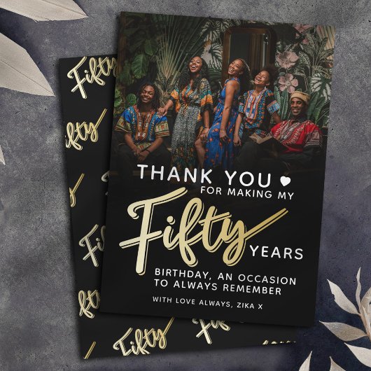 Moderne 50e verjaardag gouden zwart vijftig script bedankkaart
