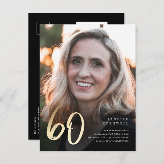 Moderne 60e verjaardag Foto zwart & Gold Script Uitnodiging Briefkaart (Voorkant / Achterkant)