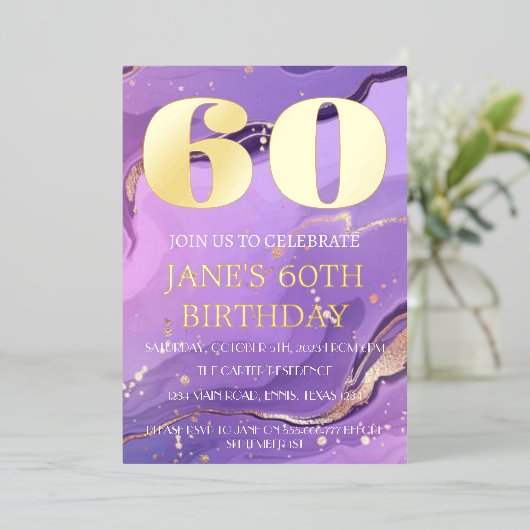 Moderne 60e verjaardag Paarse goudkoorts QR-code Folie Uitnodiging (Staand Voorkant)
