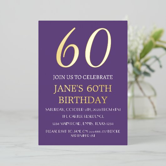Moderne 60e verjaardag Paarse goudkoorts QR-code Folie Uitnodiging (Staand Voorkant)
