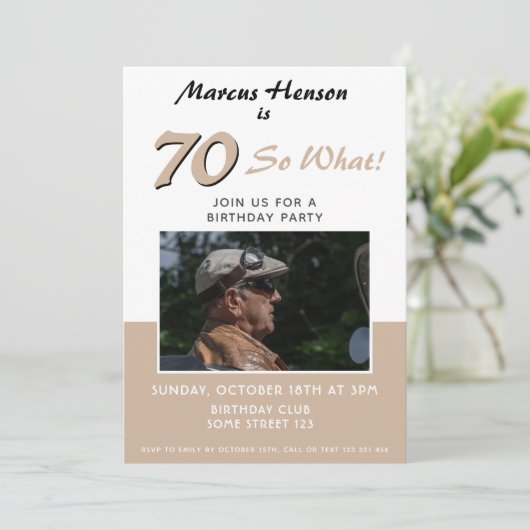Moderne 70e verjaardag Fotouitnodiging (Staand voorkant)